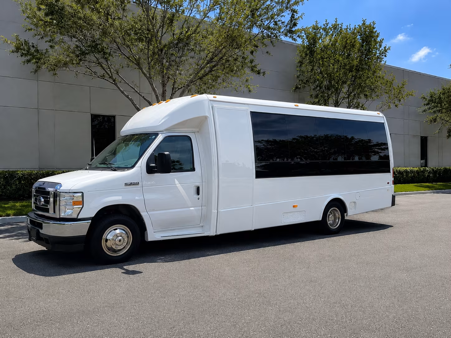 bus rentals for trade shows and corporate events at georgia venues