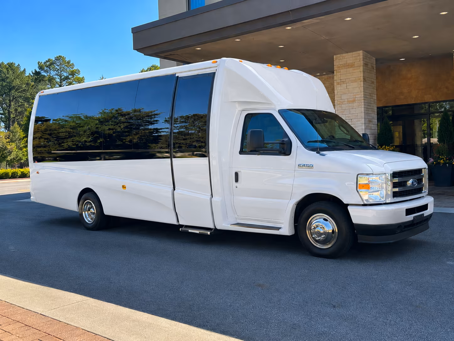employee shuttle buses for warner robins and houston county commuters